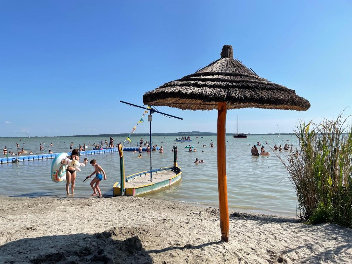 Jasmin Apartment House Вонярцвашгедь Екстер'єр фото