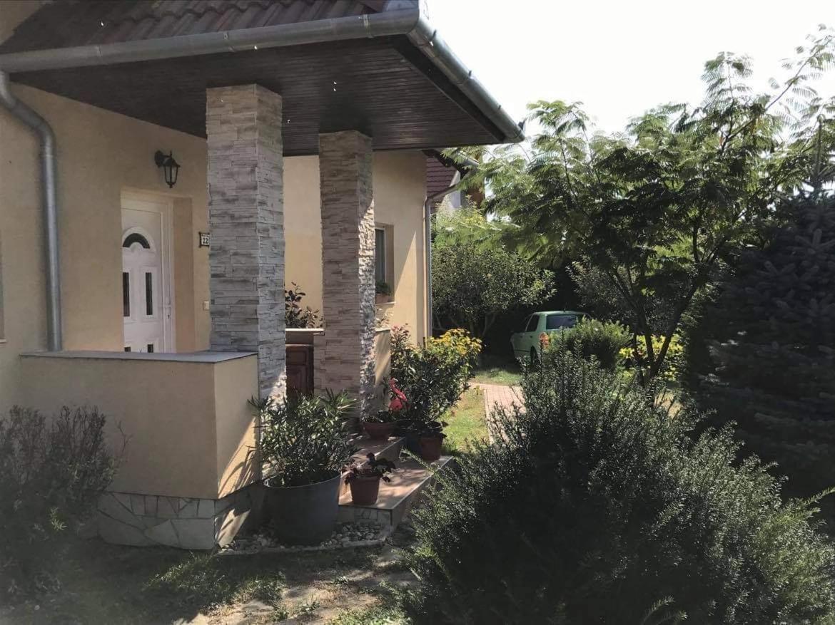 Jasmin Apartment House Вонярцвашгедь Екстер'єр фото