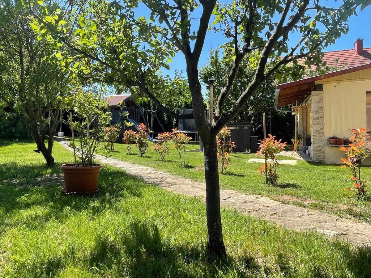 Jasmin Apartment House Вонярцвашгедь Екстер'єр фото