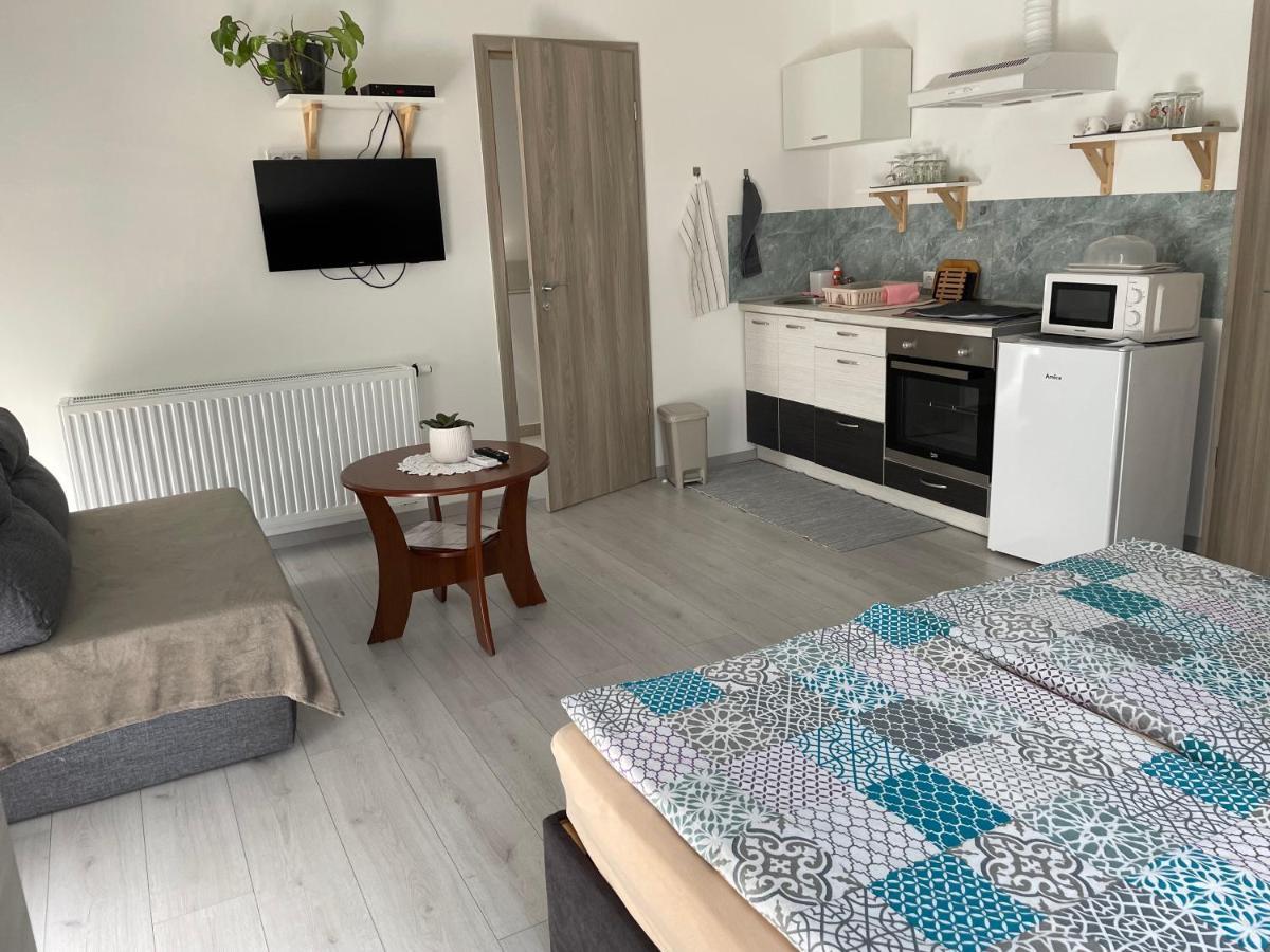 Jasmin Apartment House Вонярцвашгедь Екстер'єр фото