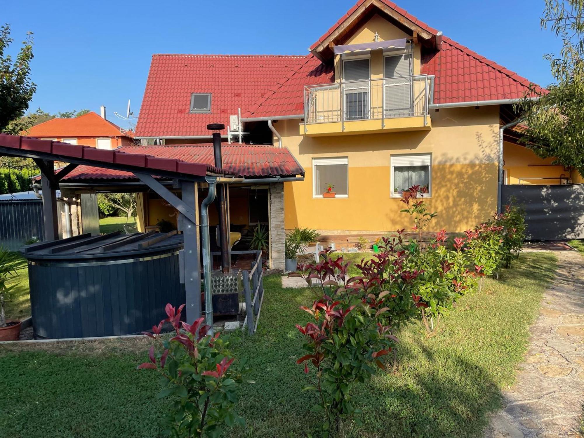 Jasmin Apartment House Вонярцвашгедь Екстер'єр фото