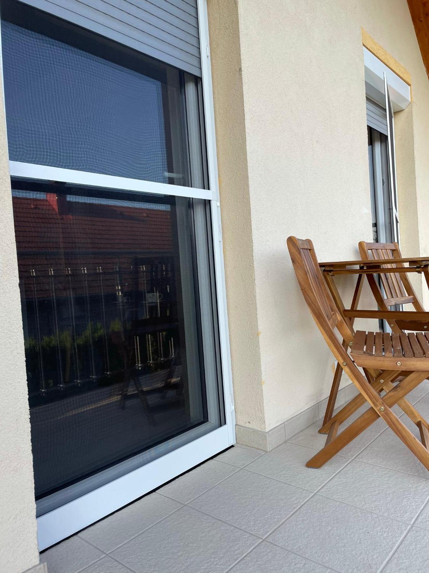 Jasmin Apartment House Вонярцвашгедь Екстер'єр фото