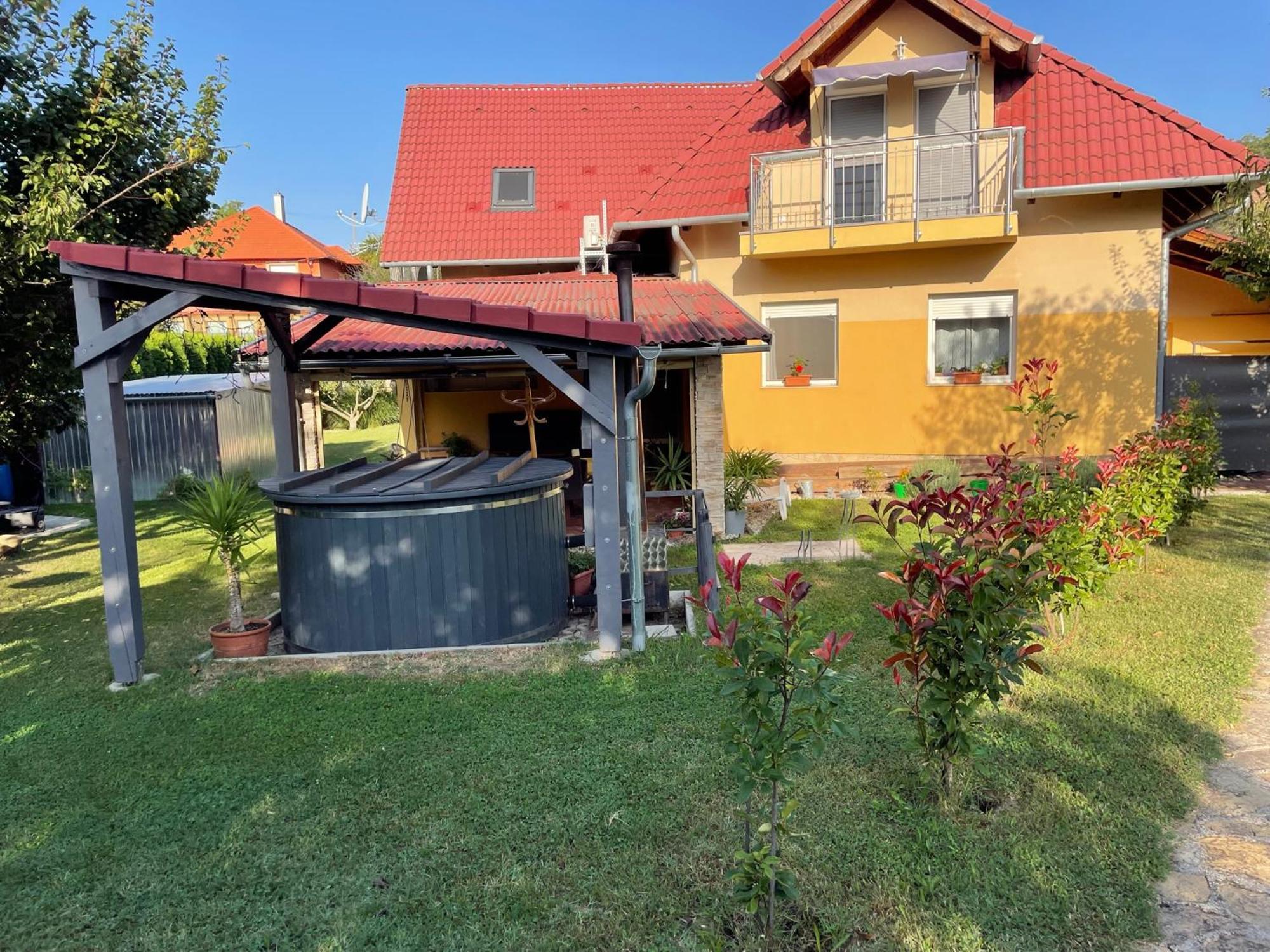 Jasmin Apartment House Вонярцвашгедь Екстер'єр фото