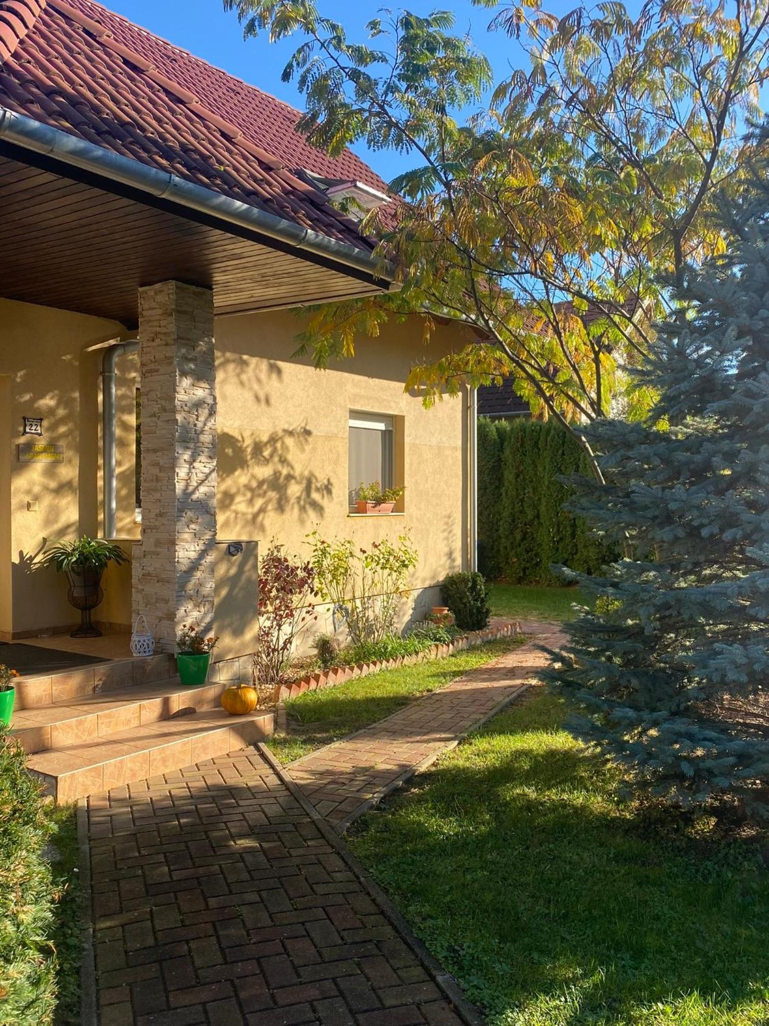 Jasmin Apartment House Вонярцвашгедь Екстер'єр фото